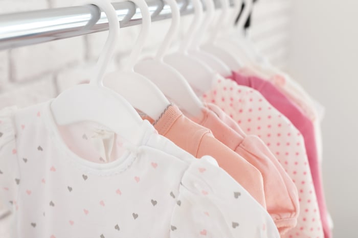 Como organizar o guarda-roupas do bebê