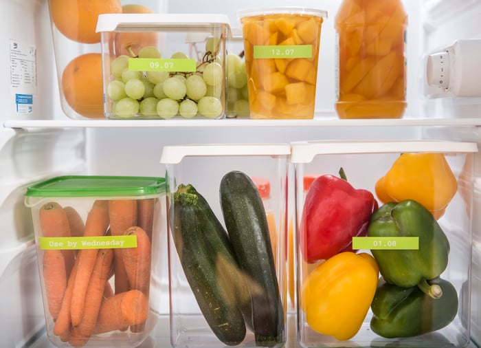 Como organizar potes na geladeira