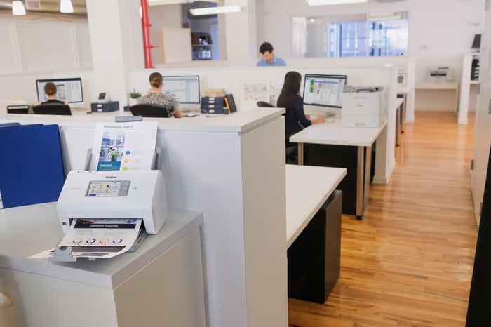 Digitalização segura com o scanner de mesa Brother