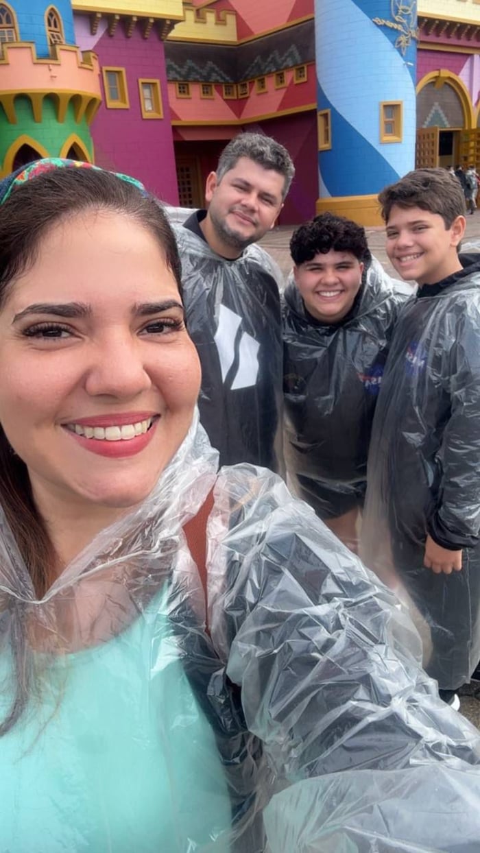 Influenciadora Brother Tuca Ensina com sua família