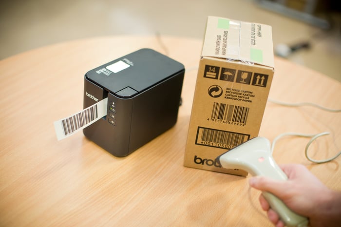 Leitura de código de barras com o rotulador de mesa Brother