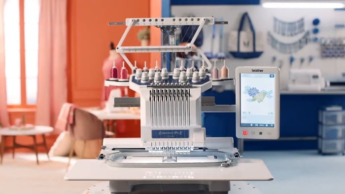 Máquina de bordado profissional PR1055X