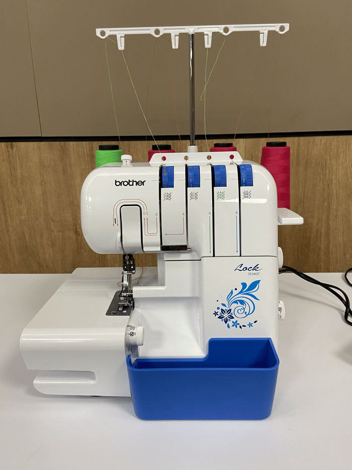 Máquina de costura overlock Brother