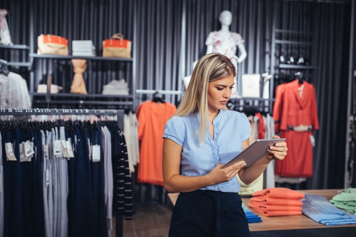 Os riscos de fornecedores analógicos na produção têxtil terceirizada