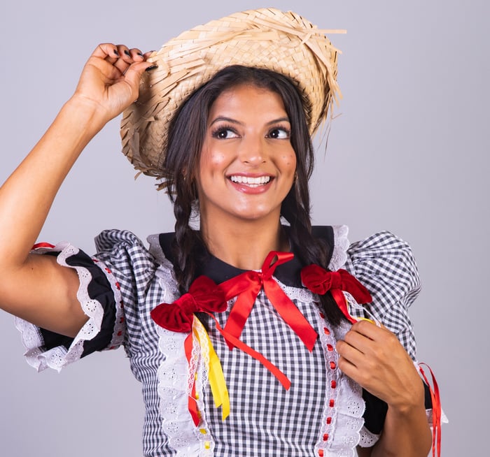 penteado de festa junina com fitas de cetim